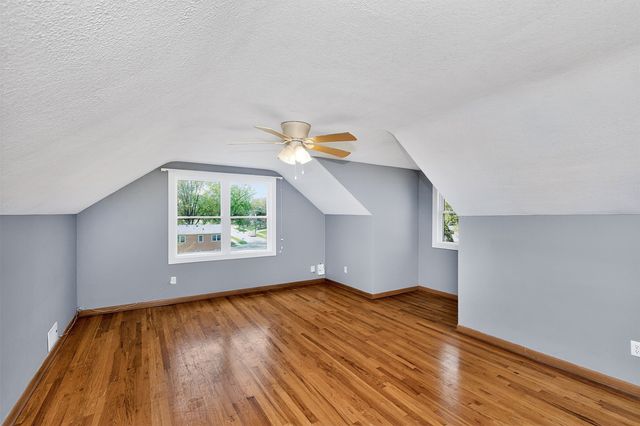 7018 Roseland Drive, Urbandale, IA 50322