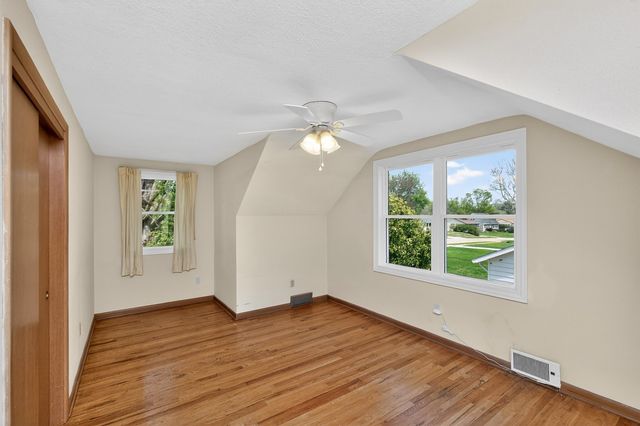 7018 Roseland Drive, Urbandale, IA 50322