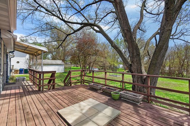 7018 Roseland Drive, Urbandale, IA 50322