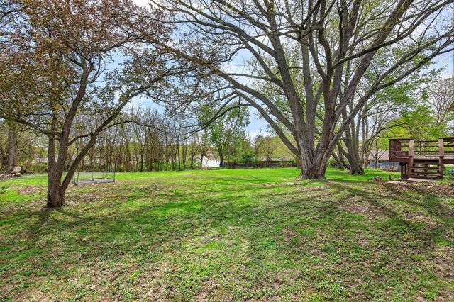 7018 Roseland Drive, Urbandale, IA 50322
