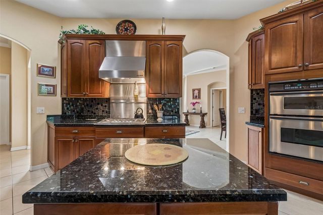 566 PLANTERS MANOR WAY, Bradenton, FL 34212