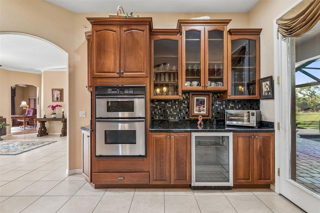 566 PLANTERS MANOR WAY, Bradenton, FL 34212