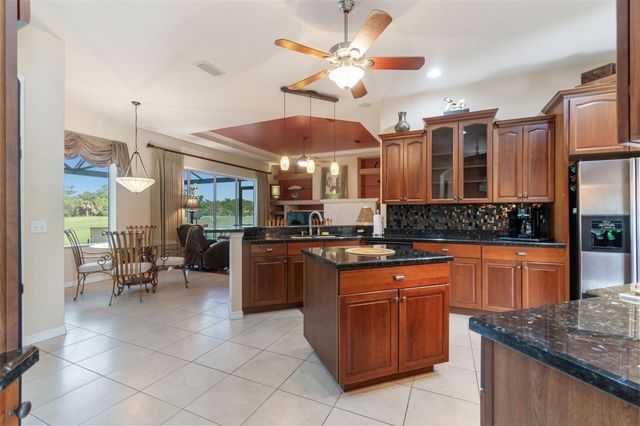 566 PLANTERS MANOR WAY, Bradenton, FL 34212