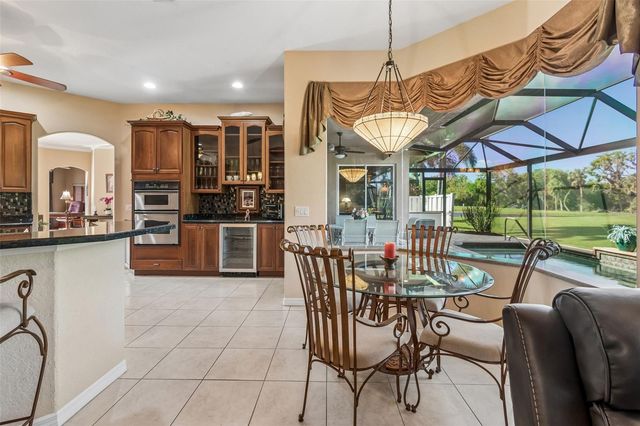 566 PLANTERS MANOR WAY, Bradenton, FL 34212