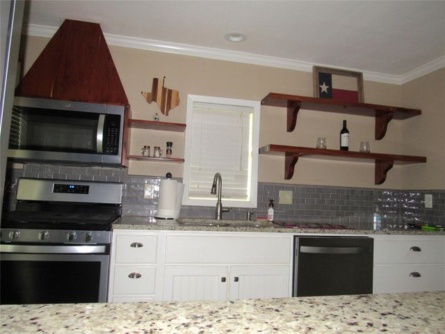 1013 Prairie Lea Street, Brenham, TX 77833