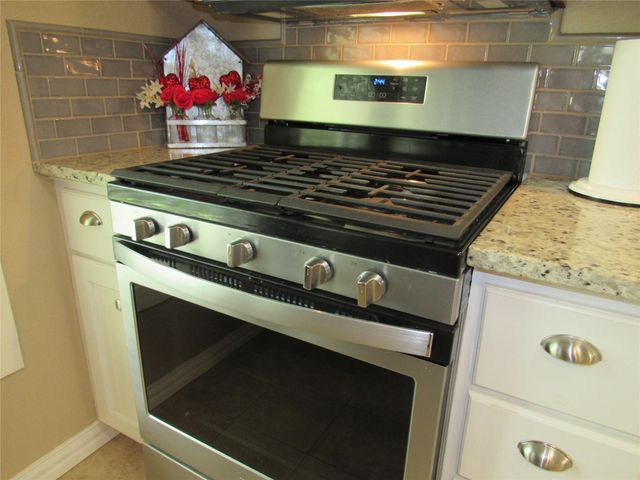 1013 Prairie Lea Street, Brenham, TX 77833
