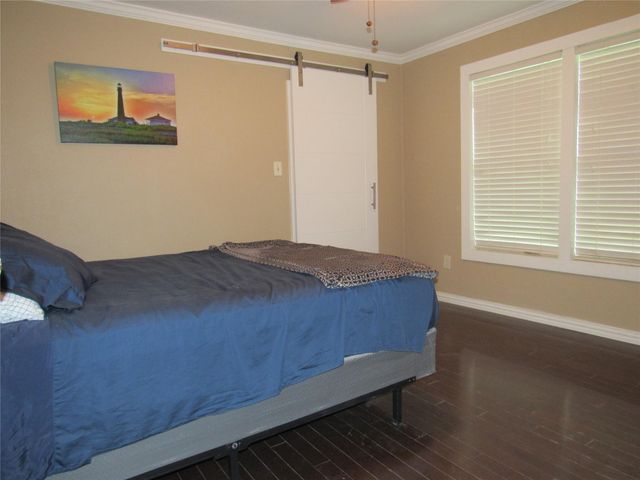 1013 Prairie Lea Street, Brenham, TX 77833