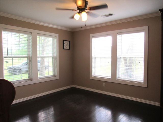 1013 Prairie Lea Street, Brenham, TX 77833