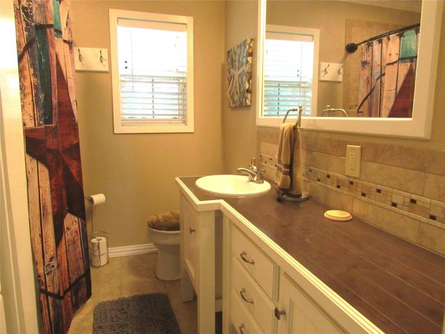 1013 Prairie Lea Street, Brenham, TX 77833