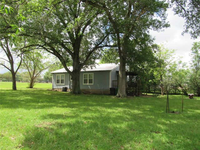 1013 Prairie Lea Street, Brenham, TX 77833