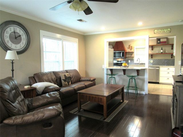 1013 Prairie Lea Street, Brenham, TX 77833