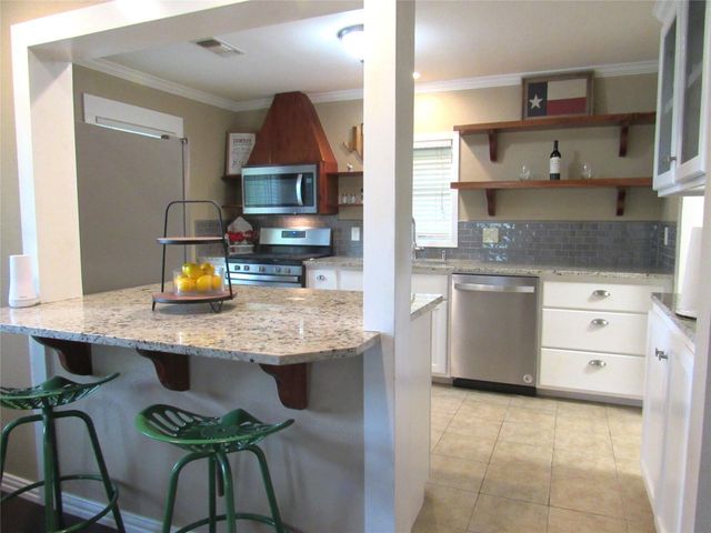 1013 Prairie Lea Street, Brenham, TX 77833