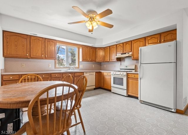 1313 Dukes Pkwy E, Manville Boro, NJ 08835