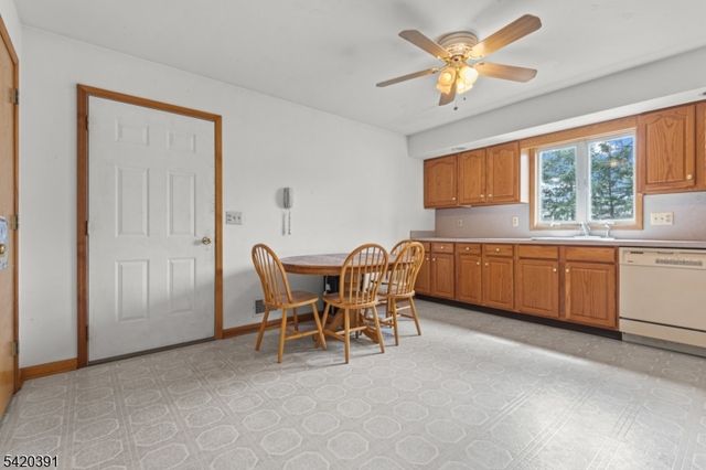 1313 Dukes Pkwy E, Manville Boro, NJ 08835