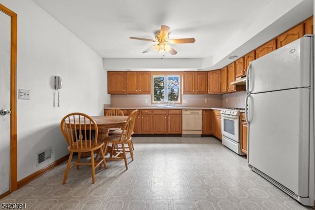 1313 Dukes Pkwy E, Manville Boro, NJ 08835