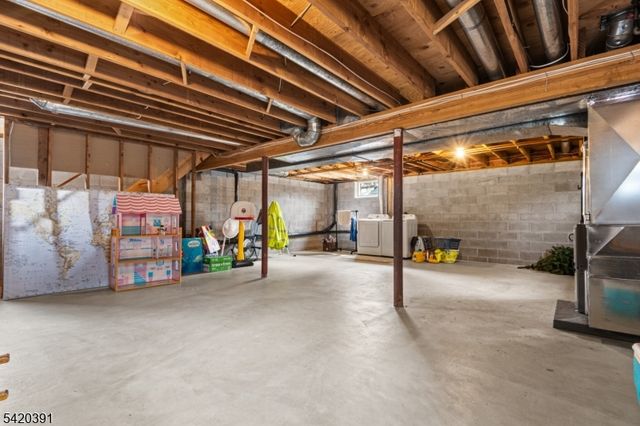 1313 Dukes Pkwy E, Manville Boro, NJ 08835