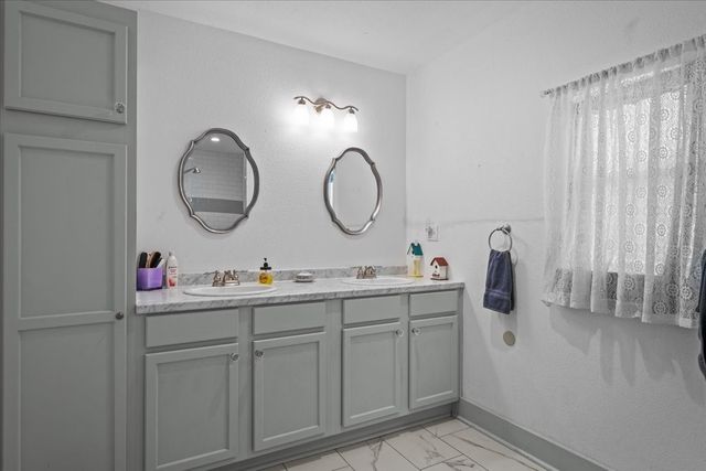 203 E Main Street, Rosebud, TX 76570