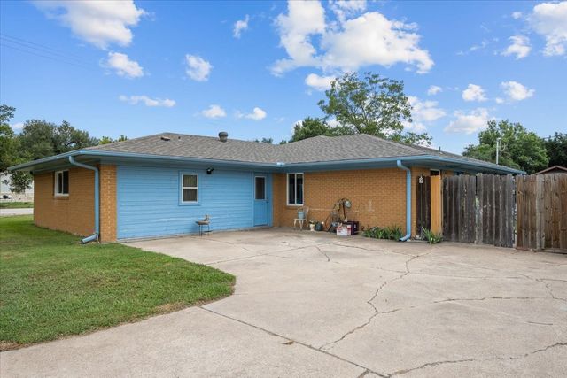 203 E Main Street, Rosebud, TX 76570