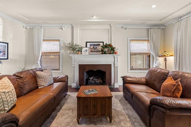 941 45th St, Sacramento, CA 95819