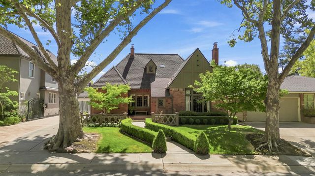 941 45th St, Sacramento, CA 95819