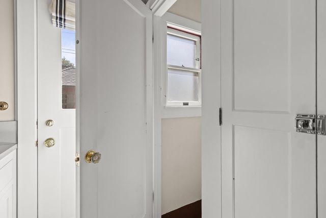 941 45th St, Sacramento, CA 95819