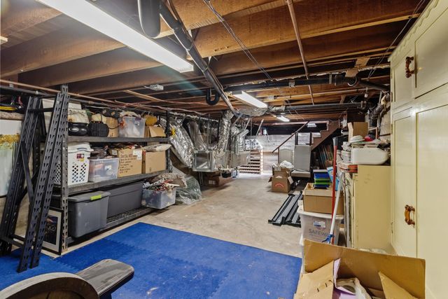 941 45th St, Sacramento, CA 95819