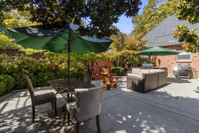 941 45th St, Sacramento, CA 95819