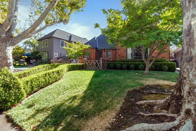941 45th St, Sacramento, CA 95819