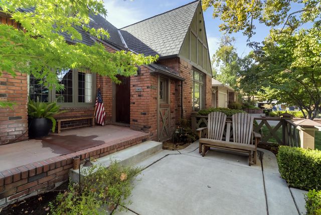941 45th St, Sacramento, CA 95819