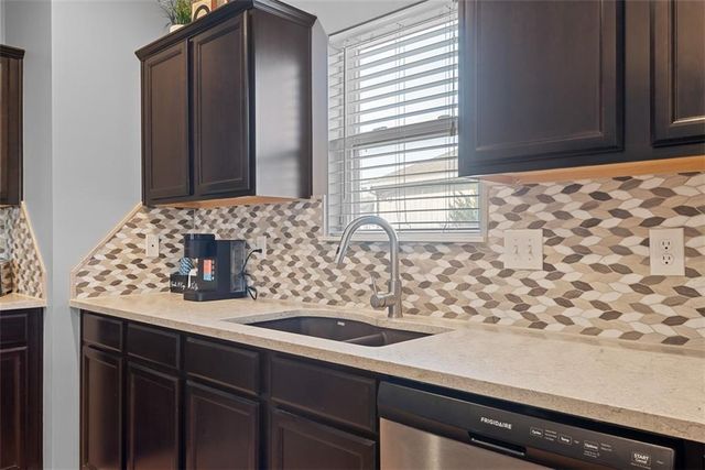 496 E Willow Street, Gardner, KS 66030