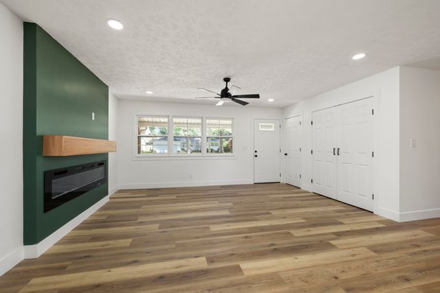 2435 S Kickapoo Avenue, Springfield, MO 65804