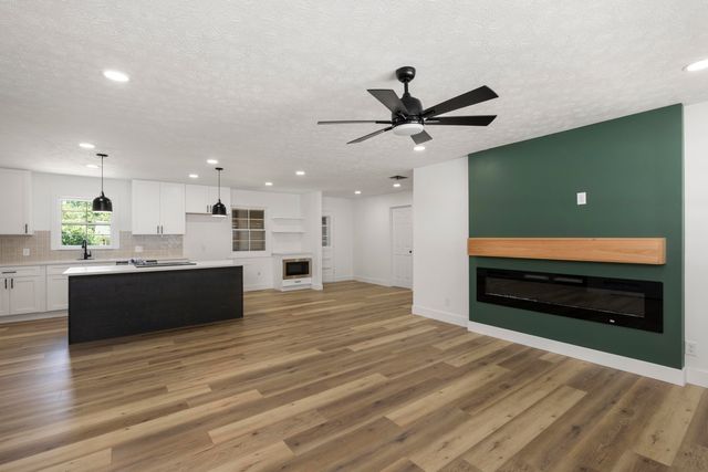 2435 S Kickapoo Avenue, Springfield, MO 65804