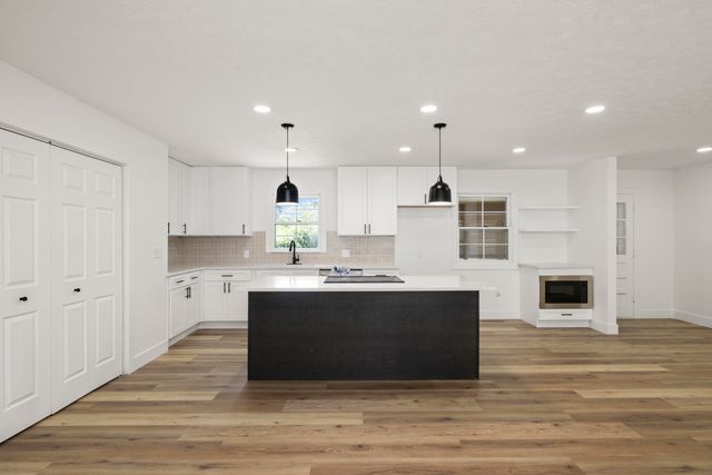 2435 S Kickapoo Avenue, Springfield, MO 65804