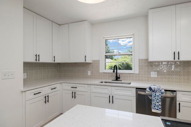 2435 S Kickapoo Avenue, Springfield, MO 65804