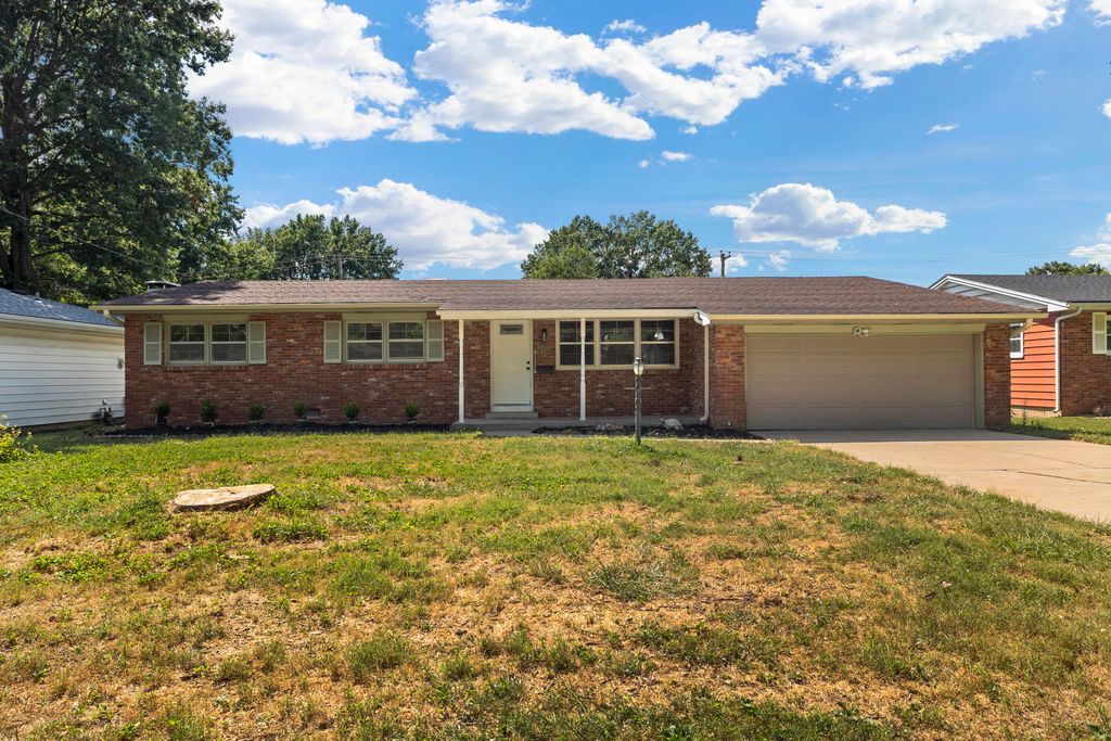 2435 S Kickapoo Avenue, Springfield, MO 65804