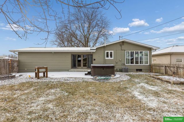 2328 Parkview Drive, Fremont, NE 68025
