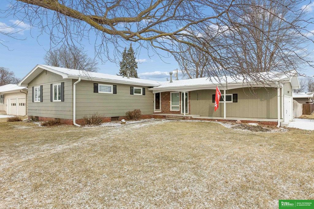 2328 Parkview Drive, Fremont, NE 68025