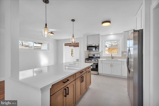 51 HOLLY DR, West Deptford, NJ 08096