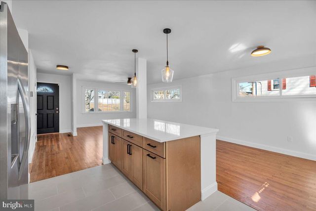 51 HOLLY DR, West Deptford, NJ 08096