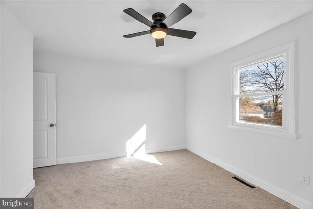 51 HOLLY DR, West Deptford, NJ 08096