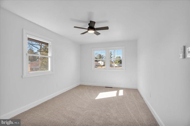 51 HOLLY DR, West Deptford, NJ 08096