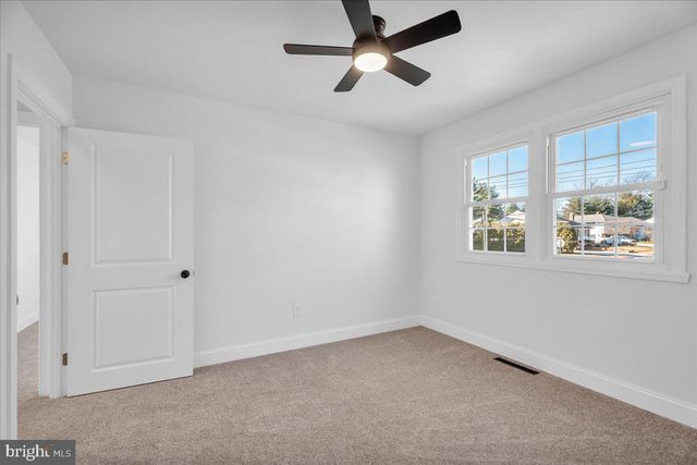 51 HOLLY DR, West Deptford, NJ 08096