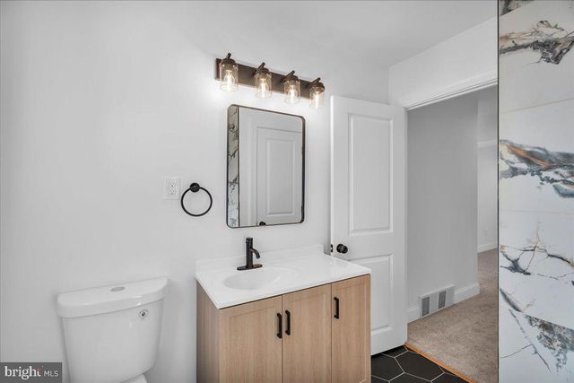 51 HOLLY DR, West Deptford, NJ 08096