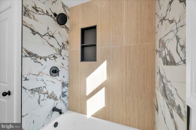 51 HOLLY DR, West Deptford, NJ 08096