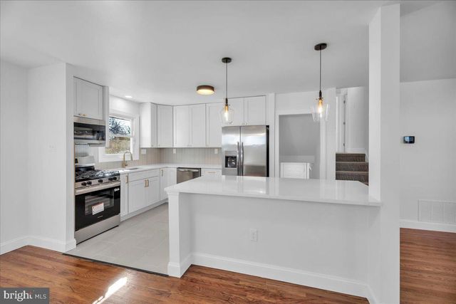 51 HOLLY DR, West Deptford, NJ 08096