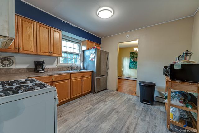 6 Glades Way, Huntington, NY 11743