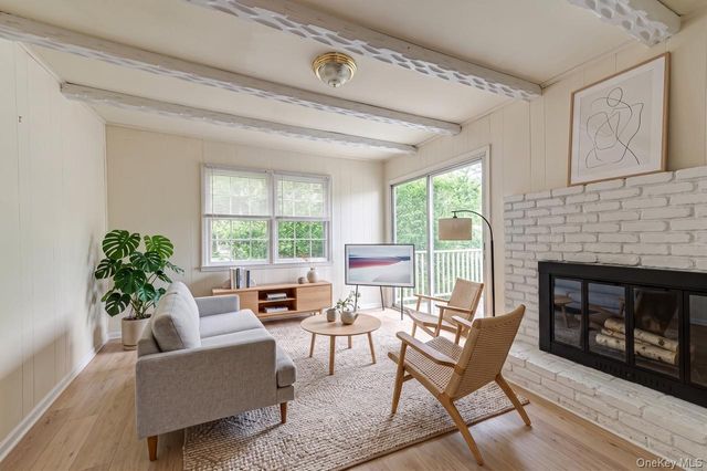 6 Glades Way, Huntington, NY 11743