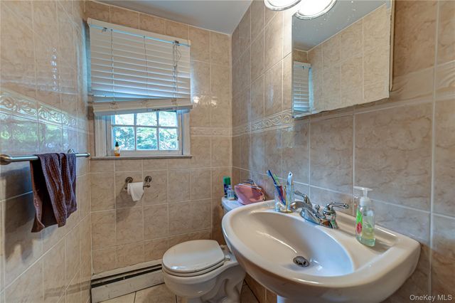 6 Glades Way, Huntington, NY 11743