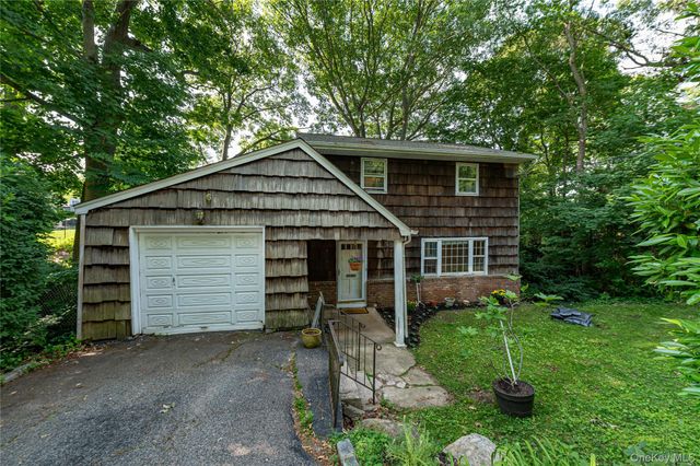 6 Glades Way, Huntington, NY 11743