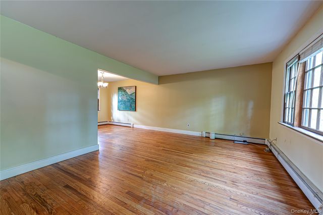 6 Glades Way, Huntington, NY 11743